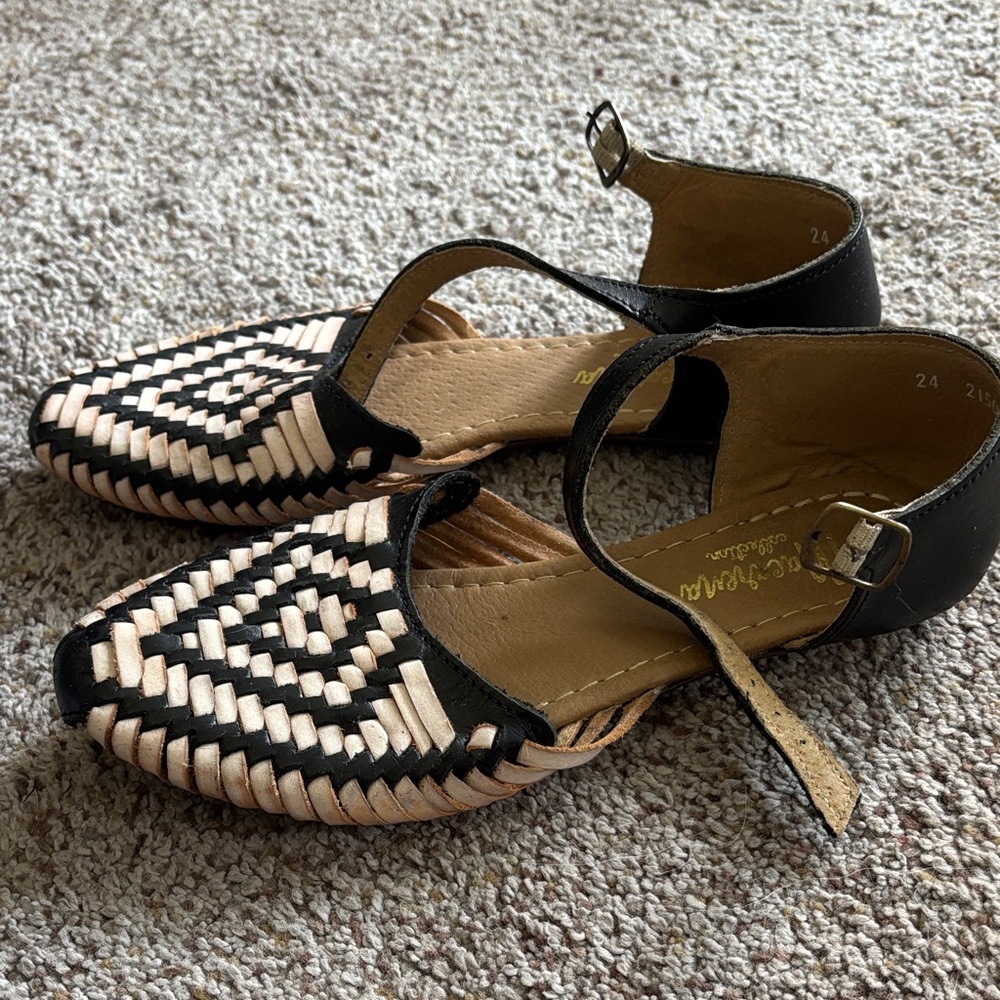 Chic Black and Cream Sandals